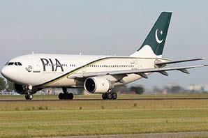 سقوط هواپیما با  ۱۰۷ مسافر در کراچی پاکستان