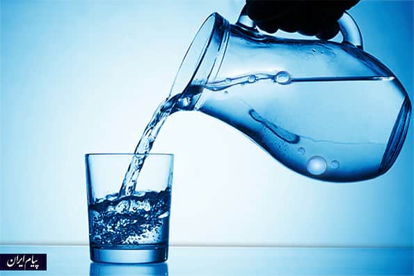 آیا می‌دانید چرا باید در فصل سرد آب بیشتری بنوشیم؟