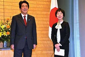 استعفای سخنگوی نخست وزیر ژاپن برای حضور در ضیافت شام گرانقیمت