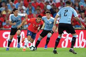 لگد بازیکن شیلی به جیمی جامپ/ عکس