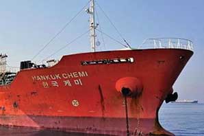 کشتی کره ای به دلیل ایجاد آلودگی دریایی توقیف شد