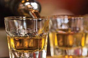 افزایش مصرف الکل در فارس از ترس کرونا | ۵۲ نفر کشته شدند