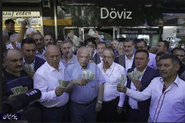 صف ترکیه ای ها  برای حمایت از «لیر» در برابر دلار 