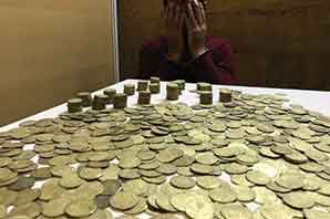 کشف ۱۳۰۰ سکه عتیقه از دو مسافر مترو در تهران