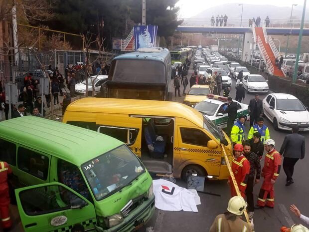 تصادف مرگبار اتوبوس با 7 خودرو در ولنجک تهران + تصاویر