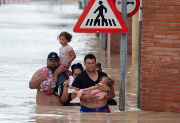 سیل مرگبار در اسپانیا ؛‌ 5 نفر کشته و هزاران نفر آواره شدند + تصاویر