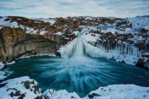 آبشار یخ‌زده‌ی ایسلند