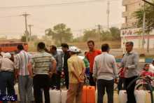 فارس در بی آبی می سوز/ مردم در صف خرید آب