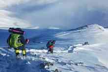 ۱۰۰ کوهنورد در توچال گرفتار برف شدند 