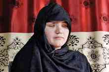 طالبان بخاطر شاغل بودن زنی چشمهایش را از حدقه درآوردند