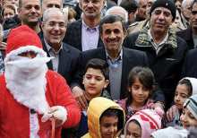 تصاویر | عکس یادگاری احمدی‌نژاد با بابانوئل